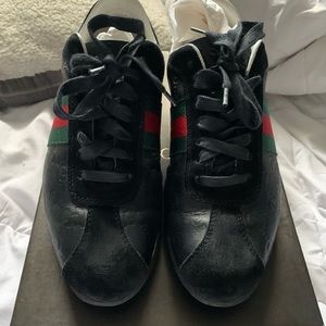 Womens gucci bowling shoe black with red/green stripe